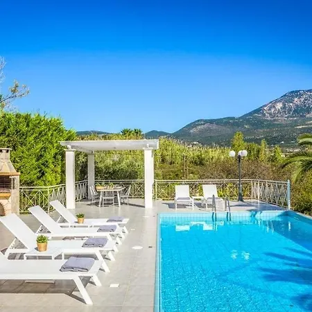 Sleeps 6 Pool Air Con Wifi Willa