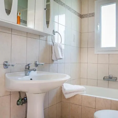 Sleeps 6 Pool Air Con Wifi Karavádhos
