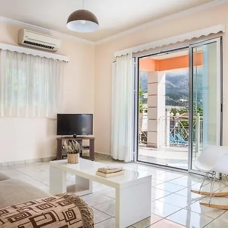 Sleeps 6 Pool Air Con Wifi *