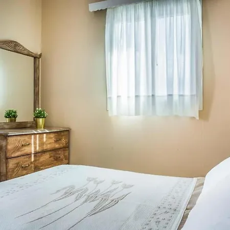 Sleeps 6 Pool Air Con Wifi *