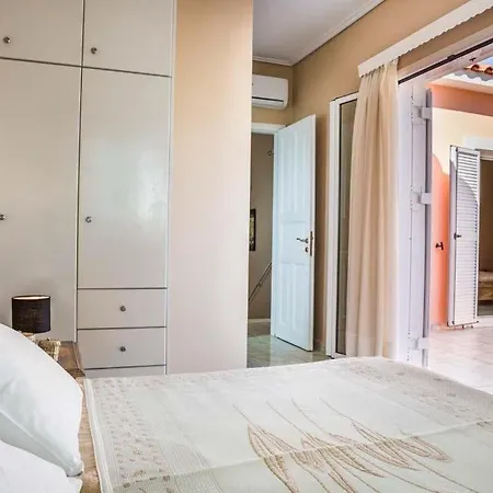 Sleeps 6 Pool Air Con Wifi Willa Karavádhos