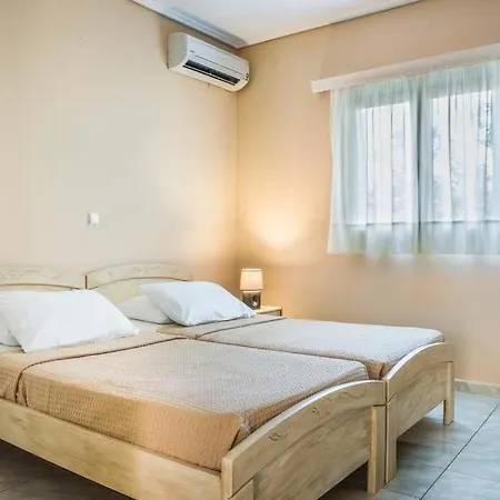 Sleeps 6 Pool Air Con Wifi