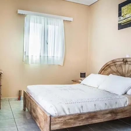 Sleeps 6 Pool Air Con Wifi Willa